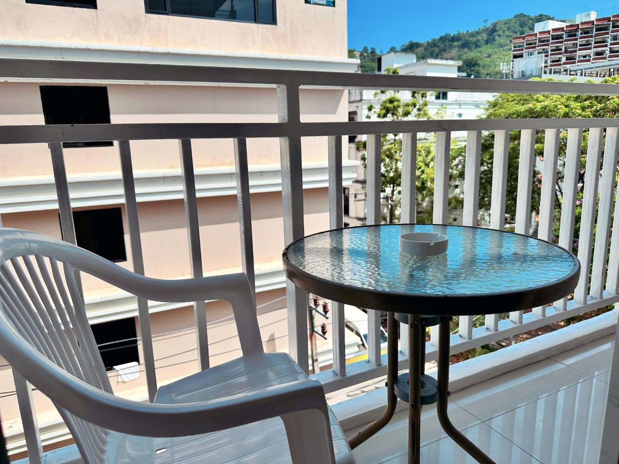 Issara Patong Beach Exterior foto